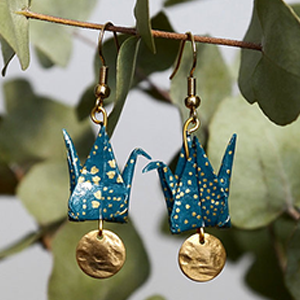 Boucle d'oreilles Origami - Grues bleu canard et sequins dorés - La petite fabrique d'Estelle